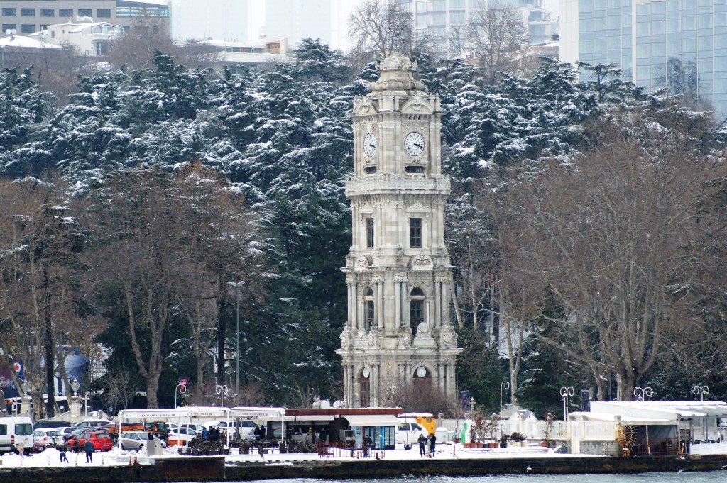 la tour de l'horloge du palais de Dolmabahce