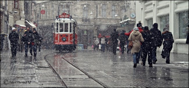 Le Tramway Nostalgique à Istanbul de La Rue Istiklal Taksim