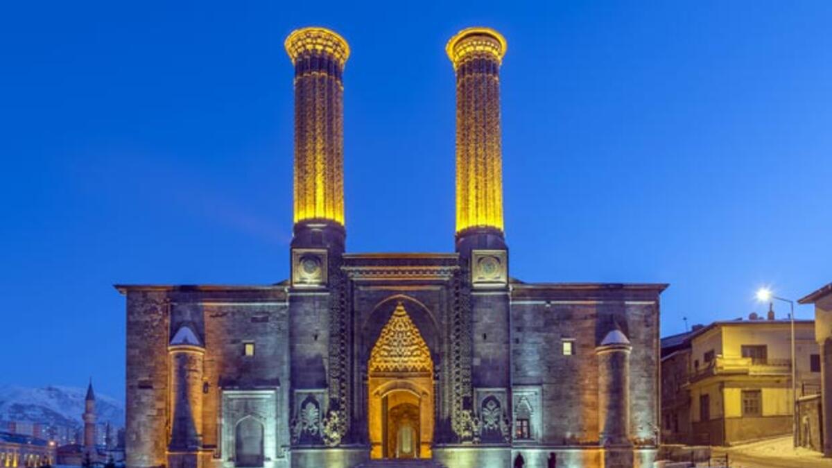 Cifte Minareli camii Erzurum