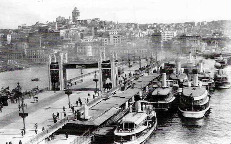 Pont de Galata dans le temps